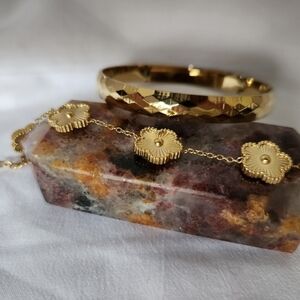 Elegant Gold Floral Bracelet Set